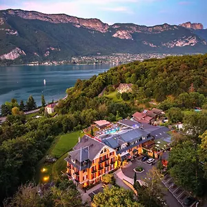 4* Hotel Les Trésoms Lake&spa